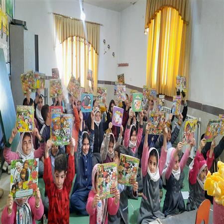 توزیع بسته های فرهنگی (روستای آریکان)